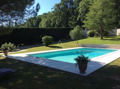 Angouleme Nord : Belle Maison De 220m² Sur Parc Clos
