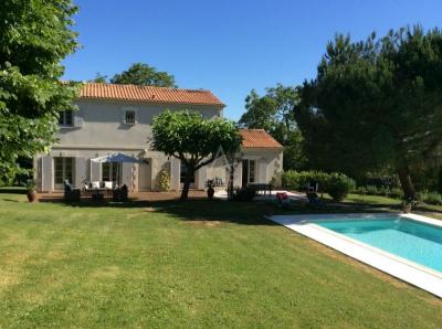 Angouleme Nord : Belle Maison De 220m² Sur Parc Clos 