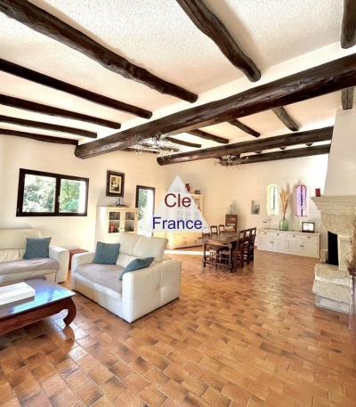 Villa De Plain-pied 5 Pieces  154 M² Sur 2750 M² Divisible