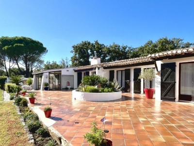 Villa De Plain-pied 5 Pieces  154 M² Sur 2750 M² Divisible
