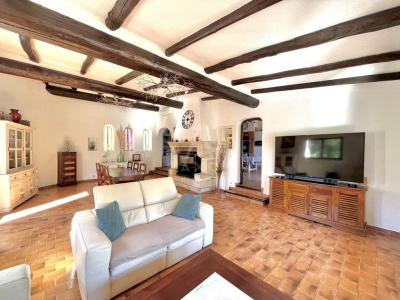 Villa De Plain-pied 5 Pieces  154 M² Sur 2750 M² Divisible