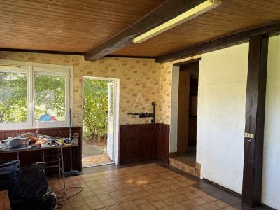 Vibrac. Maison De Plain-pied De Type 6 Pieces Sur Une Parcelle De 653 M² Environ à Renover Dans Son
