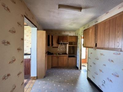 Vibrac. Maison De Plain-pied De Type 6 Pieces Sur Une Parcelle De 653 M² Environ à Renover Dans Son