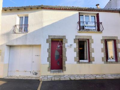 Maison De Village