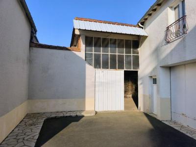Maison De Village