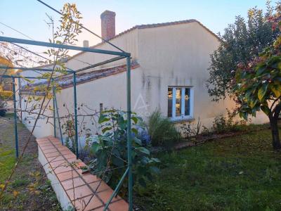 Maison De Village