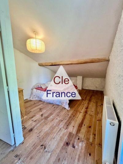 Situee à Puylaurens, Sur L\'axe Toulousecastres, 6 Chambres  3 400 M² De Terrain
