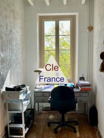 Situee à Puylaurens, Sur L\'axe Toulousecastres, 6 Chambres  3 400 M² De Terrain
