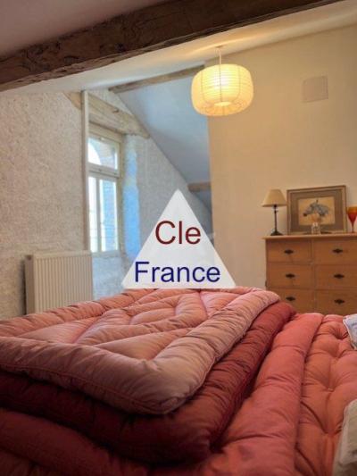 Situee à Puylaurens, Sur L\'axe Toulousecastres, 6 Chambres  3 400 M² De Terrain