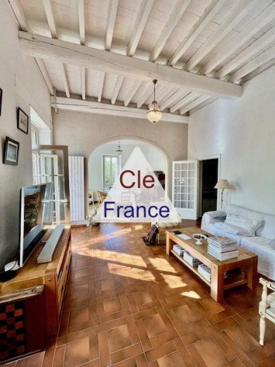 Situee à Puylaurens, Sur L\'axe Toulousecastres, 6 Chambres  3 400 M² De Terrain