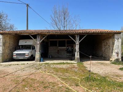 Ancienne Maison à Renover Sur Un Terrain De 6 100 M² Fort Potentiel, 25 Min Au Sud D\'angouleme