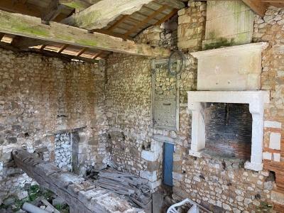 Ancienne Maison à Renover Sur Un Terrain De 6 100 M² Fort Potentiel, 25 Min Au Sud D\'angouleme