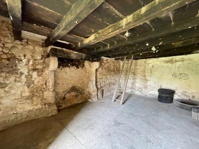 Ancienne Maison à Renover Sur Un Terrain De 6 100 M² Fort Potentiel, 25 Min Au Sud D\'angouleme