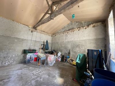 Ancienne Maison à Renover Sur Un Terrain De 6 100 M² Fort Potentiel, 25 Min Au Sud D\'angouleme