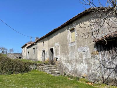 Ancienne Maison à Renover Sur Un Terrain De 6 100 M² Fort Potentiel, 25 Min Au Sud D\'angouleme
