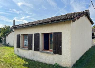 &#8364;141240 - 4 Bedroom Village House With Outbuildings On Nearly 2 Acres