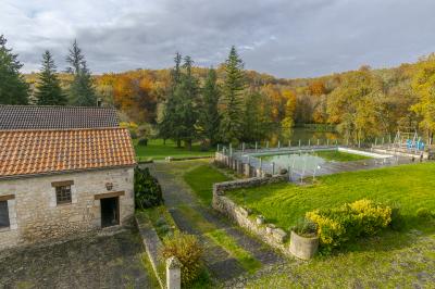 Domaine Avec Ruisseau Et Lac Sur 88 Hectares