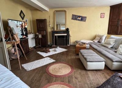 &#8364;265000 - Beautiful Village House With Lovely Exterior And Outbuildings