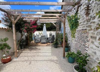 &#8364;234000 - Beautiful Old Detached Stone Property With Barn And Mature Gardens