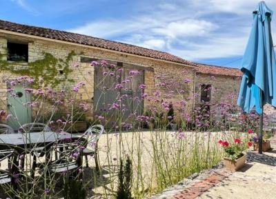 &#8364;249000 - Fabulous 3 Bedroom Character Property With Gorgeous Gardens Leading Towards The Rive