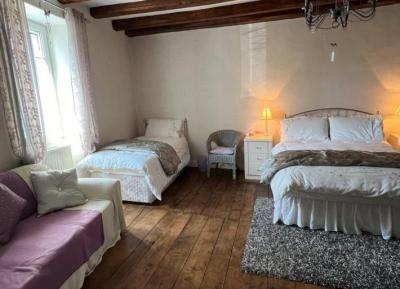 &#8364;336800 - Imposing Stone House With A Superb Garden, Barn And Swimming Pool