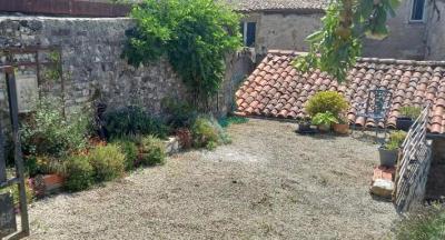 &#8364;164800 - Investment Property With 3 Flats, A Commercial Space And A Building Plot - Charroux