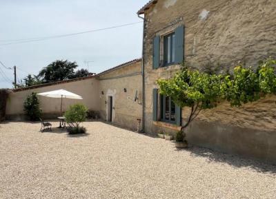 &#8364;349950 - Gorgeous Farmhouse With Beautiful Living Space And Walled Garden