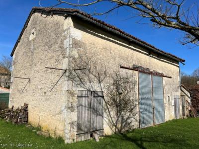 &#8364;117000 - Old 3-bedroom House + 2 Houses To Renovate With Garden And Outbuilding