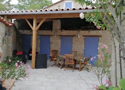 &#8364;319140 - Attractive 4 Bedroom Stone House With Separate Gite And Swimming Pool Near Mansle