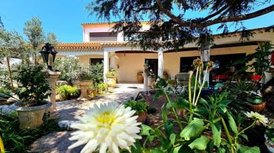 Near The Sea, Beautiful Villa With 296 M2 Of Living Space, Spacious Garage And Large Annexe On 2375 