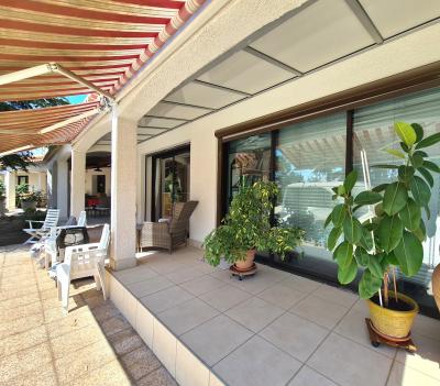 Near The Sea, Beautiful Villa With 296 M2 Of Living Space, Spacious Garage And Large Annexe On 2375