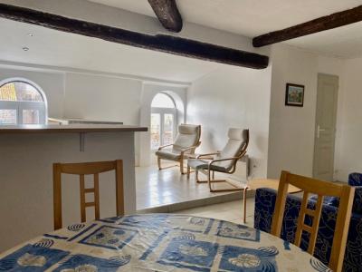 Furnished And Refreshed Apartment With 54 M2 Of Living Space, Ideally Located In The Heart Of A Soug