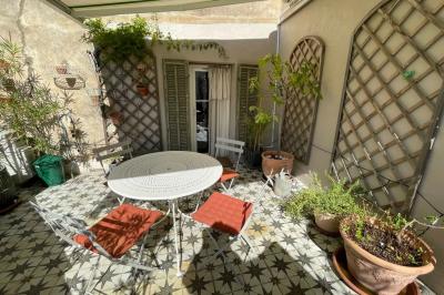 Superb Renovated Mansion With 190 M2 Of Living Space, 4 Bedrooms, Garage And Sunny Terrace.