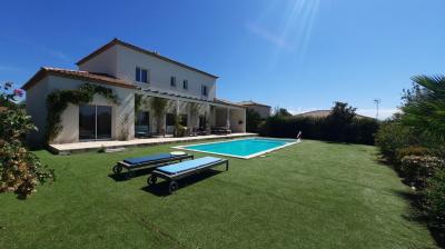 Superb And Elegant Villa With 180 M2 Habitables On 964 M2 Of Land And Breathtaking Views