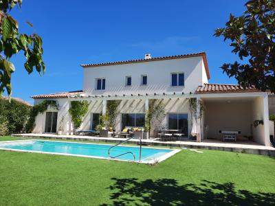 Superb And Elegant Villa With 180 M2 Habitables On 964 M2 Of Land And Breathtaking Views