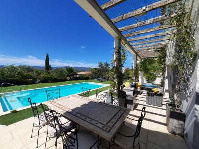 Superb And Elegant Villa With 180 M2 Habitables On 964 M2 Of Land And Breathtaking Views