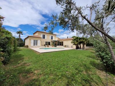 Superb Spacious Bastide-style Villa Offering 195 M2 Of Living Space On 1000 M2 Of Land With Uninterr