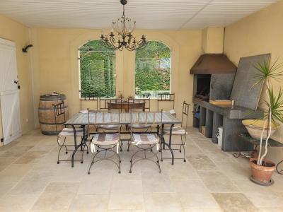 Superb Spacious Bastide-style Villa Offering 195 M2 Of Living Space On 1000 M2 Of Land With Uninterr