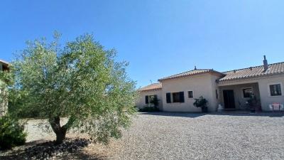 Charming Single Storey Villa With 190 M2 Of Living Space On A 3135 M2 Landscaped Plot With Pool Supe