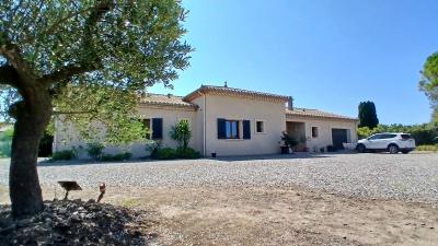 Charming Single Storey Villa With 190 M2 Of Living Space On A 3135 M2 Landscaped Plot With Pool Supe