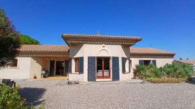 Charming Single Storey Villa With 190 M2 Of Living Space On A 3135 M2 Landscaped Plot With Pool Supe