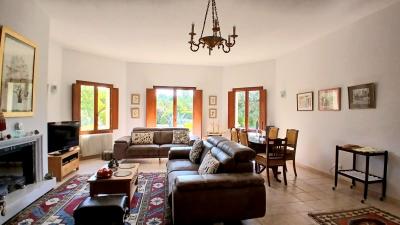 Charming Single Storey Villa With 190 M2 Of Living Space On A 3135 M2 Landscaped Plot With Pool Supe