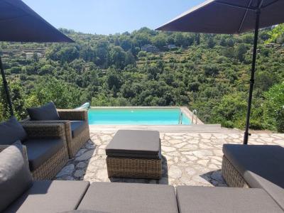 Superb Little Farmhouse Built In 2005, With 75 M2 Of Living Space On A Terraced Plot Of 2540 M2 With