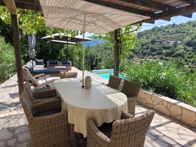 Superb Little Farmhouse Built In 2005, With 75 M2 Of Living Space On A Terraced Plot Of 2540 M2 With
