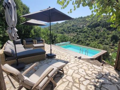 Superb Little Farmhouse Built In 2005, With 75 M2 Of Living Space On A Terraced Plot Of 2540 M2 With