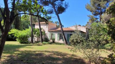 A Haven Of Peace Nestling In A Pine Forest - Charming Villa 10 Minutes From The Town Centre.