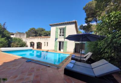 A Haven Of Peace Nestling In A Pine Forest - Charming Villa 10 Minutes From The Town Centre.