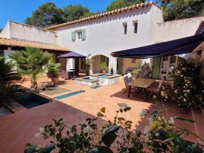 A Haven Of Peace Nestling In A Pine Forest - Charming Villa 10 Minutes From The Town Centre.