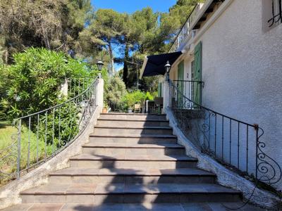 A Haven Of Peace Nestling In A Pine Forest - Charming Villa 10 Minutes From The Town Centre.