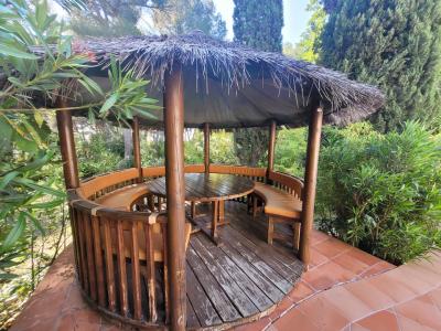 A Haven Of Peace Nestling In A Pine Forest - Charming Villa 10 Minutes From The Town Centre.